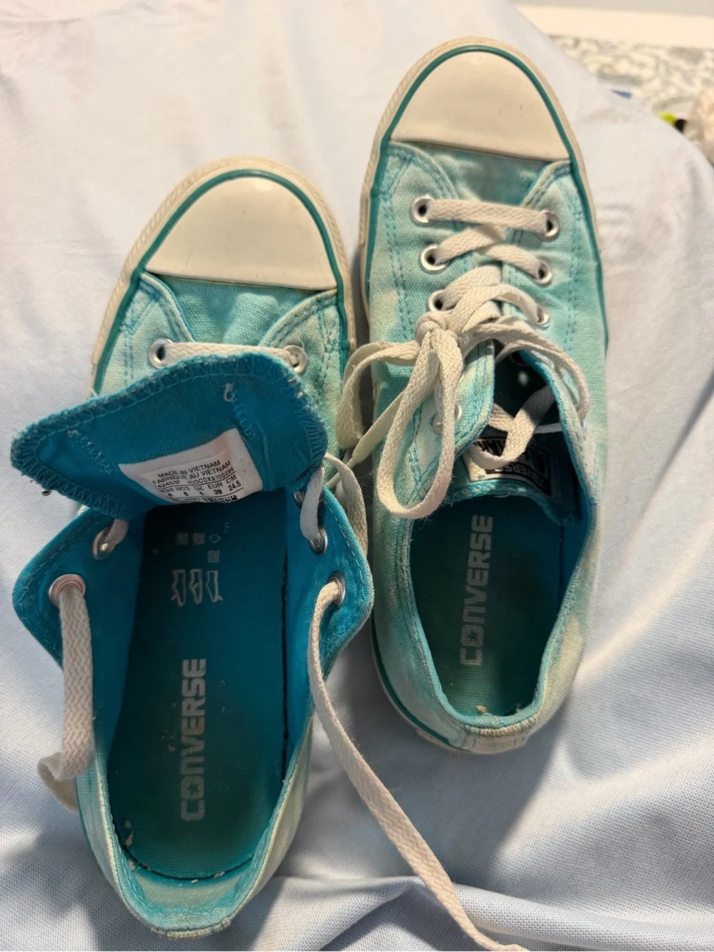 Converse light laces silhouette